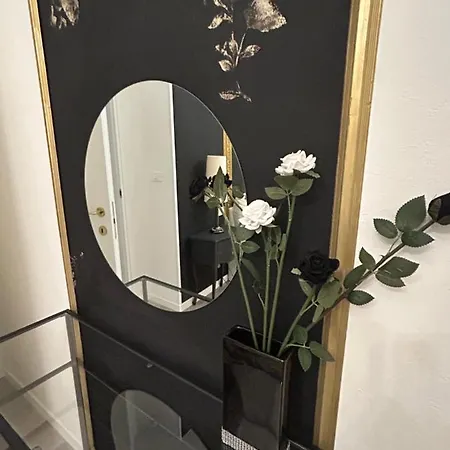 Aurora Flowers - Two And Free Parking Near Center And Train Station * 摩德纳