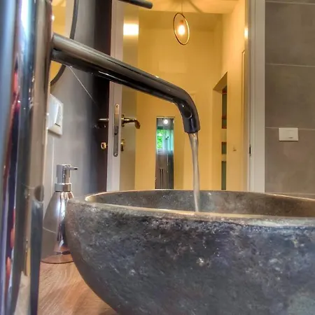 Aurora Flowers - Two And Free Parking Near Center And Train Station Apartamento Módena