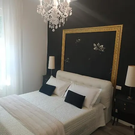 Aurora Flowers - Two And Free Parking Near Center And Train Station Apartmán