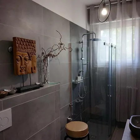 Aurora Flowers - Two And Free Parking Near Center And Train Station *