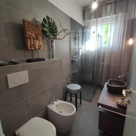 דירה Aurora Flowers - Two And Free Parking Near Center And Train Station מודנה