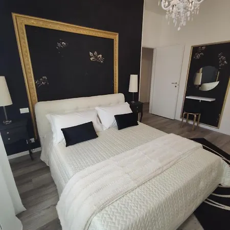 Aurora Flowers - Two And Free Parking Near Center And Train Station Apartamento *