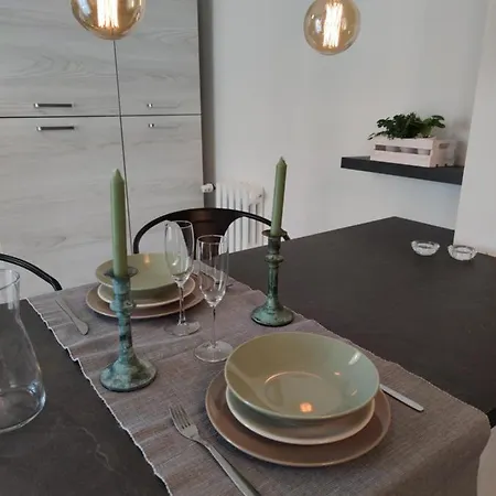 Aurora Flowers - Two And Free Parking Near Center And Train Station מודנה