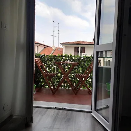 Apartment Aurora Flowers - Two And Free Parking Near Center And Train Station *