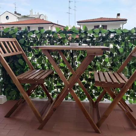 Aurora Flowers - Two And Free Parking Near Center And Train Station Apartment Modena