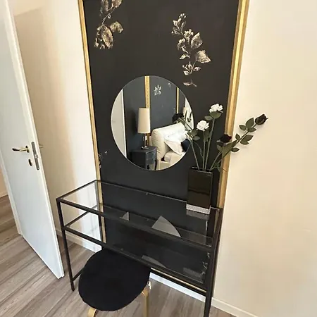 Apartamento Aurora Flowers - Two And Free Parking Near Center And Train Station