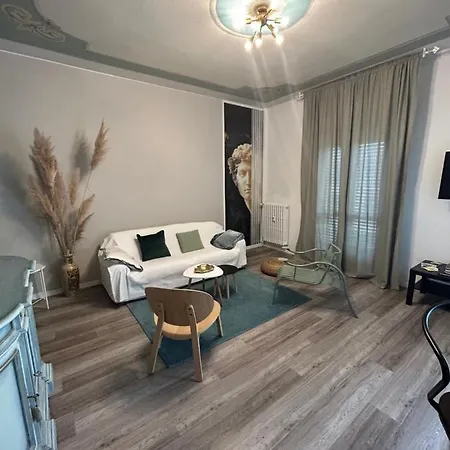 Aurora Flowers - Two And Free Parking Near Center And Train Station Modena