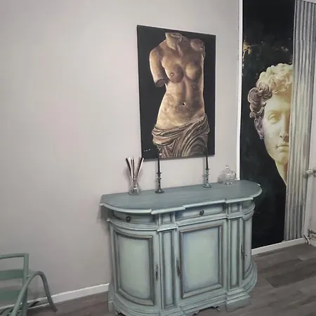 Aurora Flowers - Two And Free Parking Near Center And Train Station *