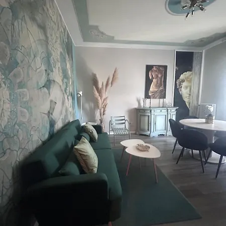 Aurora Flowers - Two And Free Parking Near Center And Train Station Appartement *