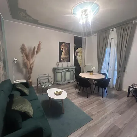 Aurora Flowers - Two And Free Parking Near Center And Train Station *