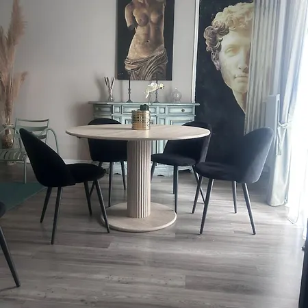 Aurora Flowers - Two And Free Parking Near Center And Train Station מודנה