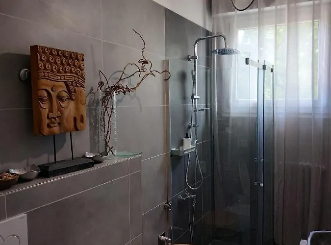 Aurora Flowers - Two And Free Parking Near Center And Train Station *