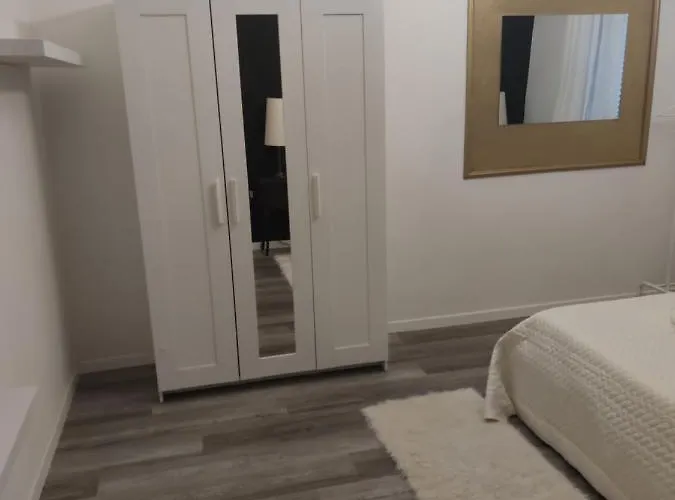 Aurora Flowers - Two And Free Parking Near Center And Train Station *