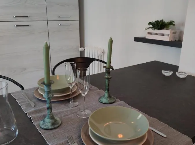 Aurora Flowers - Two And Free Parking Near Center And Train Station Modena