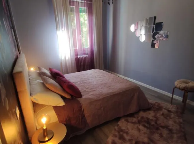 Aurora Flowers - Two And Free Parking Near Center And Train Station * Modena