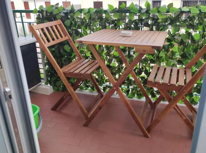 Aurora Flowers - Two And Free Parking Near Center And Train Station Appartement *