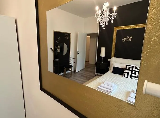 Aurora Flowers - Two And Free Parking Near Center And Train Station * Μόντενα