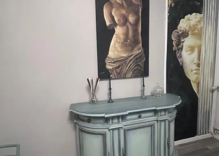 Aurora Flowers - Two And Free Parking Near Center And Train Station *