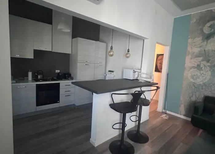 Aurora Flowers - Two And Free Parking Near Center And Train Station