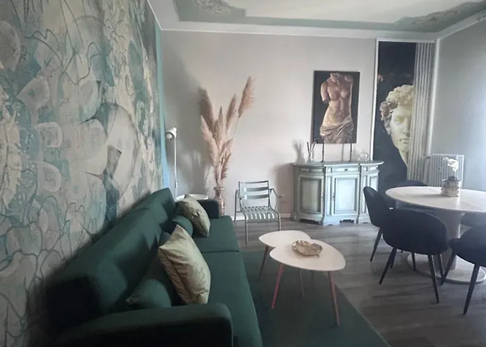 Aurora Flowers - Two And Free Parking Near Center And Train Station Appartement *