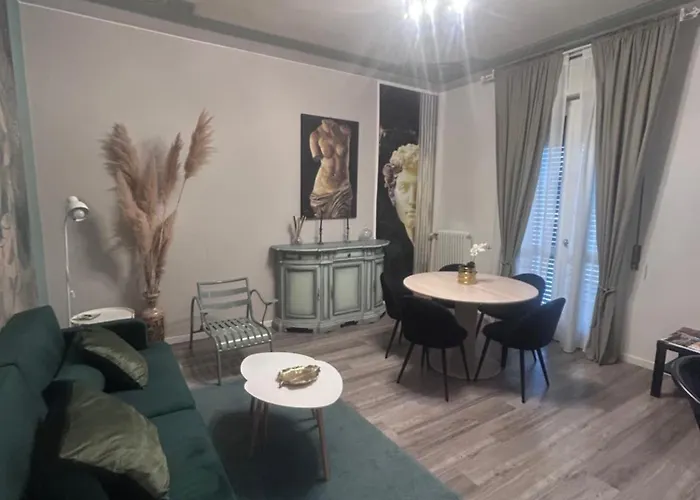 Aurora Flowers - Two And Free Parking Near Center And Train Station *