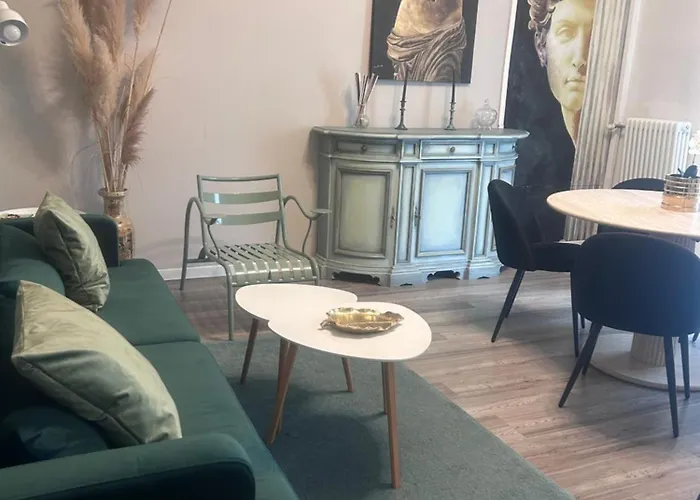 Aurora Flowers - Two And Free Parking Near Center And Train Station *